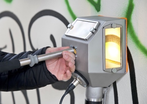 Odstranění graffiti z fasády