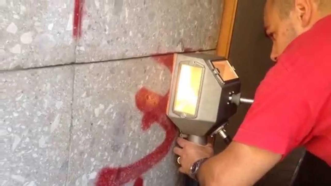 Odstranění graffiti z obkladů