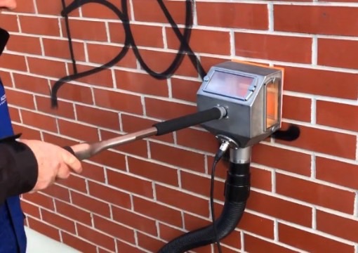 Odstranění graffiti z obkladů