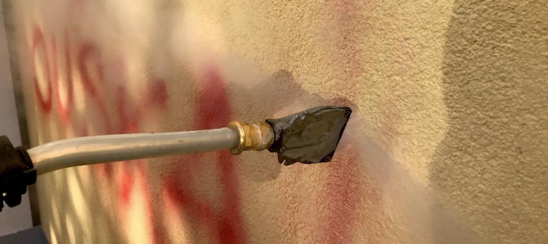 Odstranění graffiti z omítky