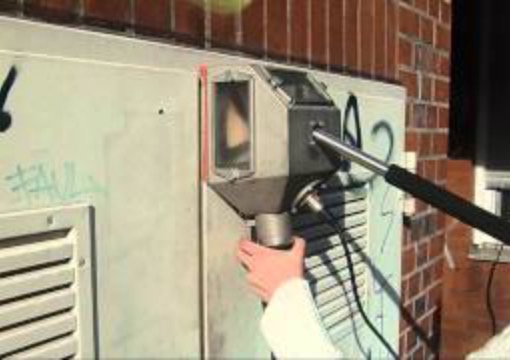 Odstranění graffiti z vrat
