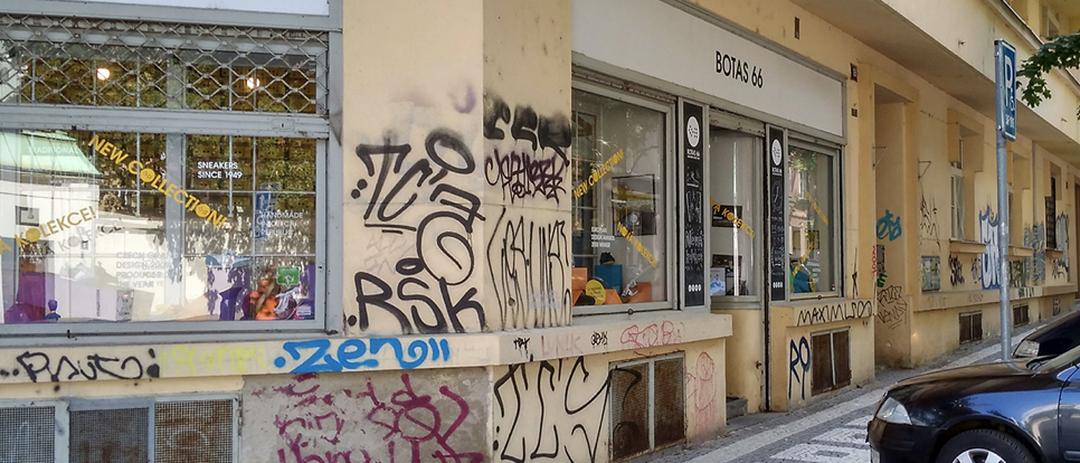 Odstranění graffiti z výloh
