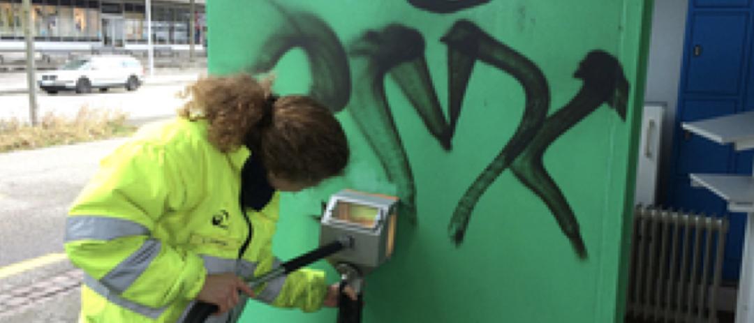 Odstranění graffiti z výloh